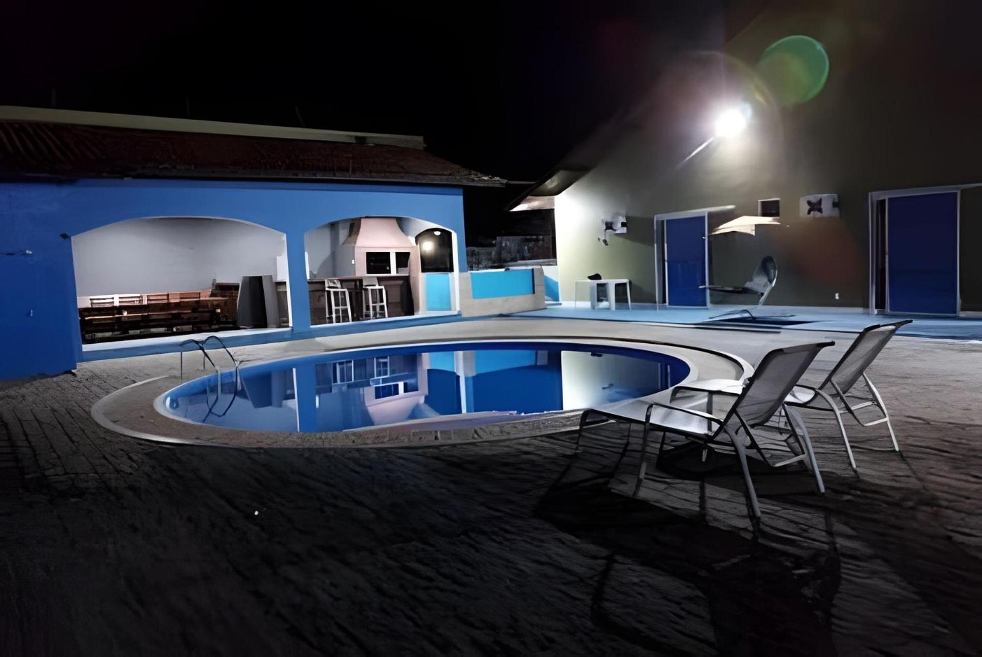 Casa Com Piscina Grande Em Salinas *