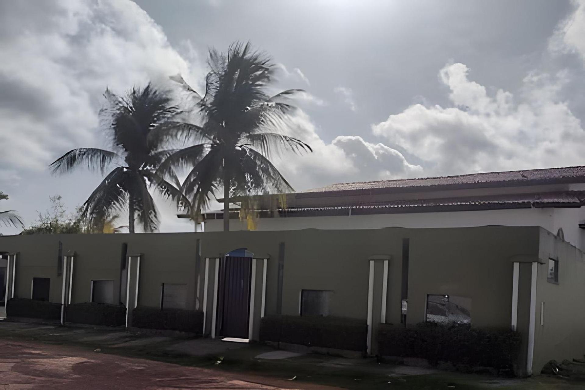 Casa Com Piscina Grande Em Salinas Holiday home *