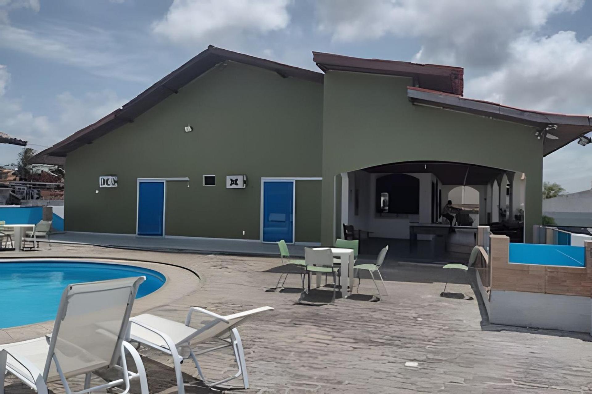 Casa Com Piscina Grande Em Salinas